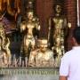 Thaïlande - prières des fidèles et encens