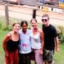 Laos - Dernière photo avec nos Belges et la patronne des bungalows