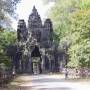 Cambodge - Une des 4 portes  de la cité d