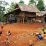 Cambodge - Dans un village, sur le plateau des Bolaven. 