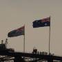 Australie - drapeaux au sommet du pont