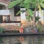 Inde - habitants au bord des backwaters