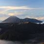 Indonésie - Levé de soleil sur les volcans